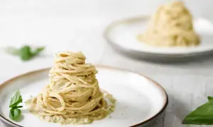 Białe spaghetti: przepis na kremowy makaron, który pokochasz