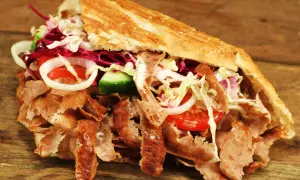 Ile kalorii ma kebab? Sprawdź fakty i zdrowsze wybory