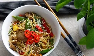 Jak zrobić Chow Mein w domu? Przepis krok po kroku i triki mistrza.