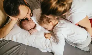 Kiedy z noworodkiem w gości? Poznaj zasady bezpiecznych wizyt