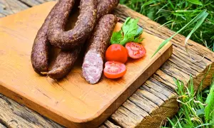 Kiełbasa z dziczyzny: ceny, gdzie kupić i jak wybrać ideał?