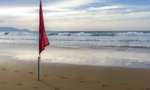 Gdzie zakaz kąpieli nad Bałtykiem? Sprawdź, które plaże są zamknięte