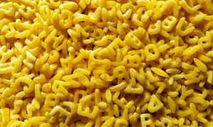 Makaron literki dla dzieci: Kiedy, jak wybrać i bezpiecznie podać?