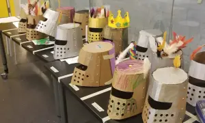 Strój rycerza z kartonu DIY: Zrób to sam krok po kroku!