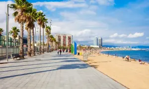 Czy Barcelona ma dostęp do morza? Odkryj piękne plaże i atrakcje