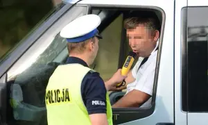 Kiedy policja może badać alkomatem? Poznaj swoje prawa!