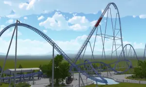 Kolejka górska Hyperion Energylandia z wagonikami wjeżdżającymi na wysoki tor.