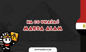 Urocza postać faraona ostrzega: na co uważać w Marsa Alam. Słońce, palma i piramida w tle.