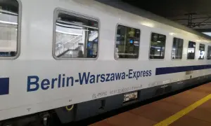Der Berlin-Warszawa-Express steht bereit. Ein Zug für die Reise zwischen den Hauptstädten.