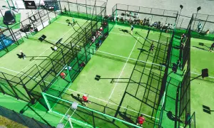 Boiska do padla w Gdańsku tętnią życiem. Gracze w akcji, widzowie na trybunach i słońce tworzą idealny dzień na sport.