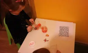 Woreczki sensoryczne z żelem: rozwój dziecka przez zabawę i kreatywność