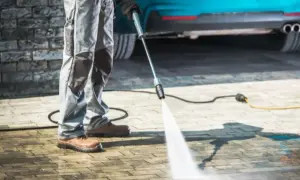 Jak wyczyścić stary beton: skuteczne metody i bezpieczeństwo pracy
