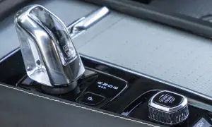 Tryb B w hybrydzie Toyoty: Kiedy używać, by oszczędzać i chronić hamulce?