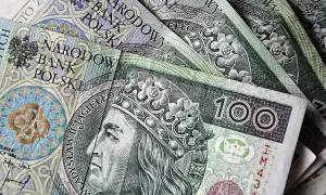 Polskie banknoty 100 zł. Czas na uzasadnienie wyroku sądu jest kluczowy dla sprawiedliwości.