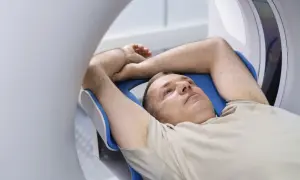 Alkohol po rezonansie z kontrastem? Kiedy można pić?