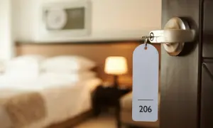 Czy osoba niepełnoletnia może wynająć pokój w hotelu? Sprawdź zasady