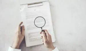 Co oznacza zatrudnienie nauczyciela przez mianowanie i jego korzyści?