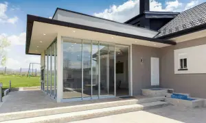 Ogród zimowy do 35 m²: Zgłoszenie czy pozwolenie? Uniknij błędów!