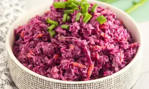 Surówka z czerwonej kapusty jak w kebabie - prosty przepis na pyszny dodatek