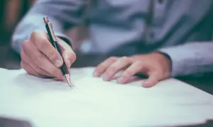 Czy sąd zawiadamia o odrzuceniu spadku? Sprawdź, co musisz wiedzieć
