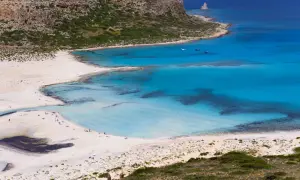 Balos na Krecie: turkusowa laguna, białe plaże i skaliste wybrzeże. Jedno z najpiękniejszych miejsc na wyspie.