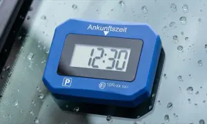 Digitale Parkscheibe zeigt 12:30 an. So muss eine Parkscheibe aussehen, um die Ankunftszeit korrekt anzuzeigen.