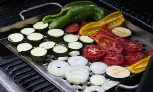 Jak grillować warzywa na grillu elektrycznym, aby uniknąć przypalenia?