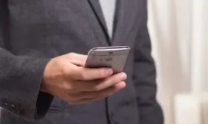 Jak bezpiecznie wyczyścić aparat w telefonie bez ryzyka uszkodzenia soczewki
