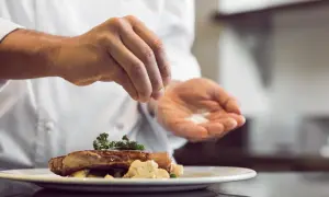 Gdzie zjeść w Mielnie? Przewodnik Krystiana po najlepszych smakach