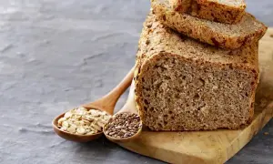 Chleb pełnoziarnisty: Kalorie, skład i dieta. Czy warto go jeść?