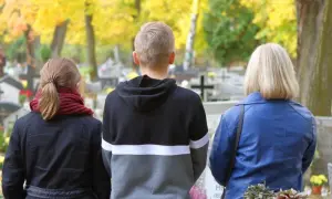 Jak znaleźć zmarłego na cmentarzu Wałbrzych bez zbędnych trudności