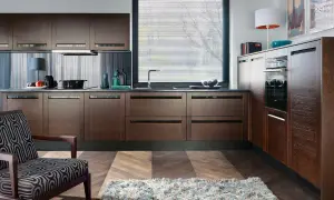Niskie okno w kuchni? Odkryj sprytne pomysły i uniknij błędów!