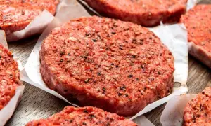 Jak przyprawić mięso na hamburgery? Sekret soczystości!
