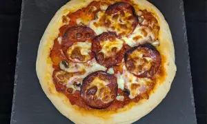 Pizza au Chorizo Maison: Recette Facile & Astuces d'Expert
