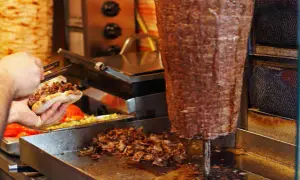 Ile gram mięsa w kebabie? Zaskakujące różnice w ilości!