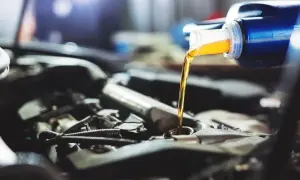 Wlewam olej do silnika 1.9 TDI. Dbałość o płyny eksploatacyjne to podstawa sprawnego auta.