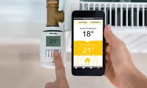 Digitale Heizungssteuerung per App: Ob die Gastherme im Sommer ausschalten oder anlassen, wird hier bequem eingestellt.