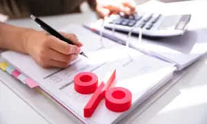 Oprocentowanie kredytu w bankach: Ile wynosi i jak je obniżyć?