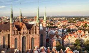 Gdańska panorama z wieżami Bazyliki Mariackiej, gdzie rodziły się legendy gdańskie.
