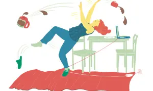 Kvinna snubblar över sladd, kaffekoppar flyger. En illustration av en skada på jobbet orsakad av en olycka hemma.