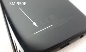 SM-G950F to model telefonu. Dowiedz się, jak sprawdzić model telefonu kodem, szukając informacji na obudowie urządzenia.