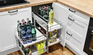 Wąska kuchnia: cargo czy półki? Rozwiąż dylemat przechowywania!
