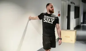 Jak rozciągać biceps? Klucz do siły, regeneracji i bez kontuzji