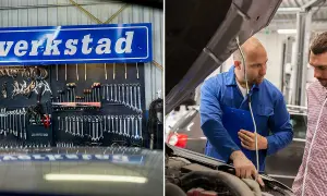 Verkstad med verktyg på väggen och mekaniker som visar en kund bilens motor. Stora service möjligheter.
