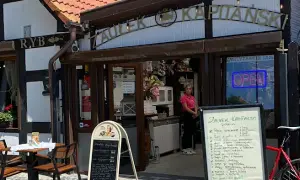Gdzie zjeść w Ustce? Odkryj najlepsze miejsca na smaczną rybę