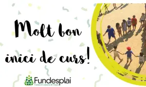 ¡Feliz inicio de curso! Niños y niñas tomados de la mano, listos para las actividades.