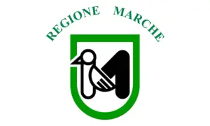 Simbolo della Regione Marche: un uccello stilizzato che forma la lettera M, racchiuso in uno scudo verde.