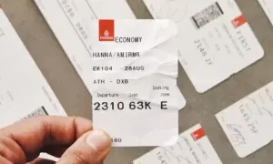 LOT: Karta pokładowa na telefonie? Kiedy wydruk jest konieczny?