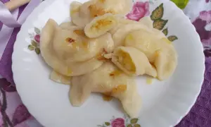 Przepis na ciasto na pierogi z ziemniakami, które zawsze się udaje
