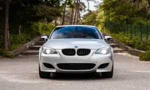 BMW M5 V10 – niezwykłe osiągi i luksus w jednej maszynie